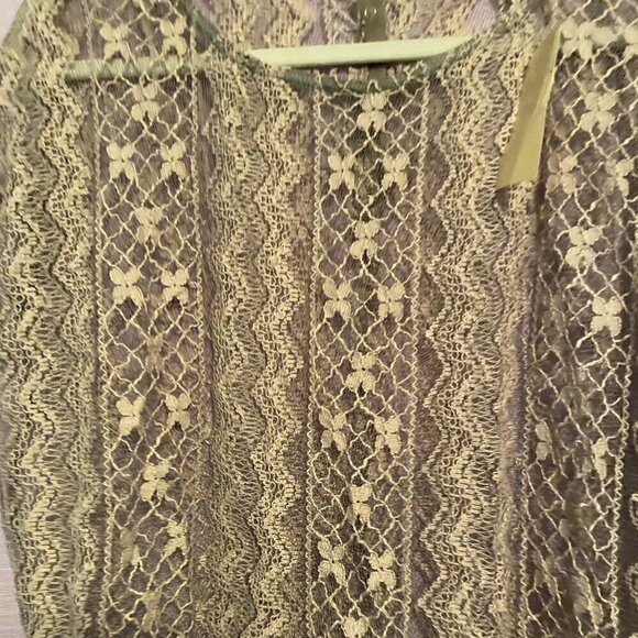 Every day 3 Shirts for $25 special NWT BJewel Lace Short-Sleeved Flowered Blouse - Picture 4 of 9